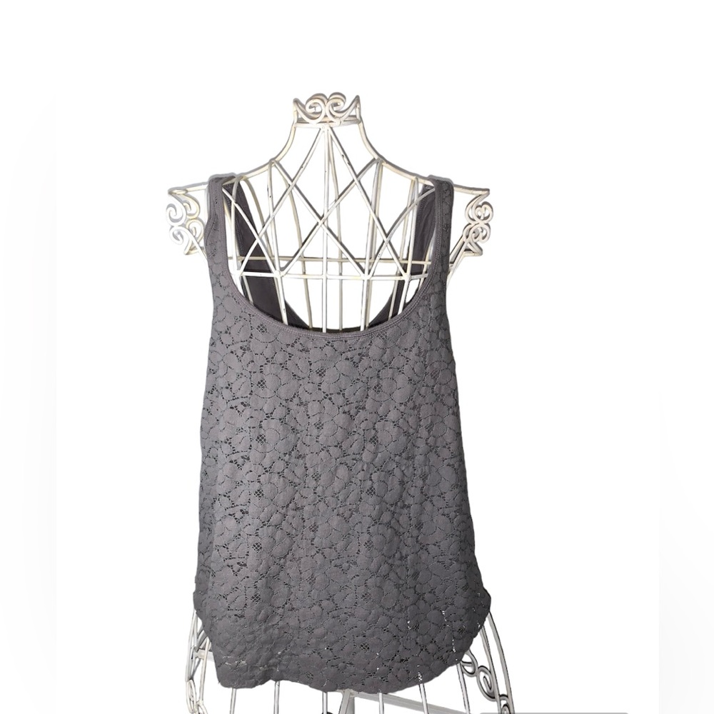 WOMENS AMERICA EAGLE SLEEVELESS LACE TOP with lining. Medium